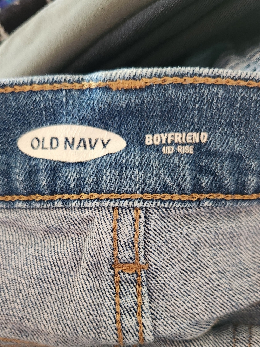 Old Navy Boyfriend Mid Rise Jean Shorts - Picture 4 of 5